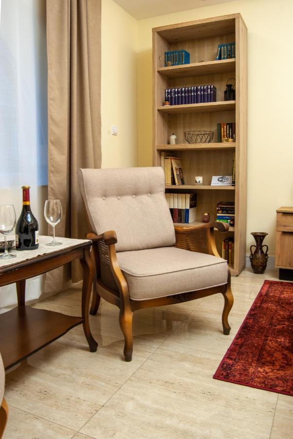Apartment N10