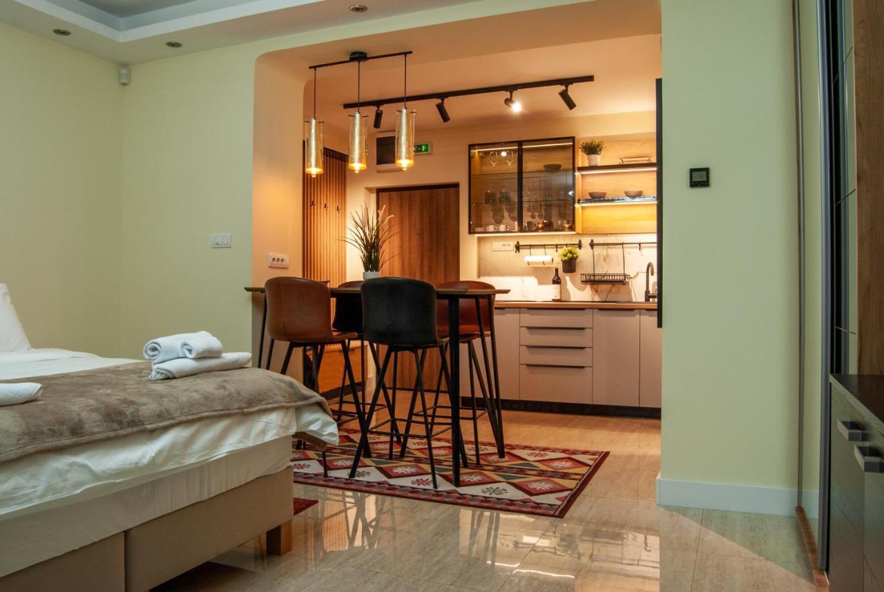N10 Apartment *