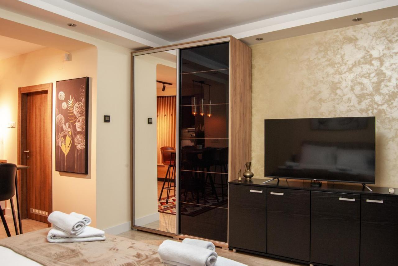 Apartment N10 *